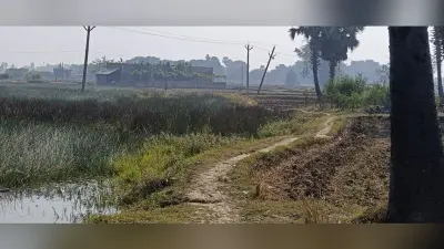 पक्की सड़क के लिए तरस रहे बसखोरिया के ग्रामीण