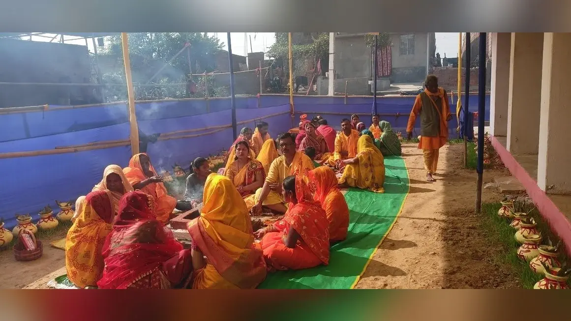 गायत्री महायज्ञ में 50 ग्रामीणों ने विधि-विधान से ली दीक्षा