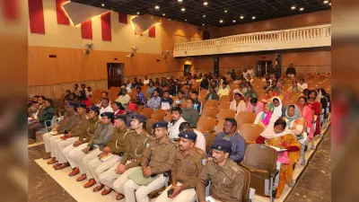 chaibasa News : चाईबासा के पिल्लई हॉल में जन शिकायत समाधान कार्यक्रम, 31 लोगों ने शिकायत दर्ज करायी, अधिकतर मामले जमीन व बिजली-पानी की