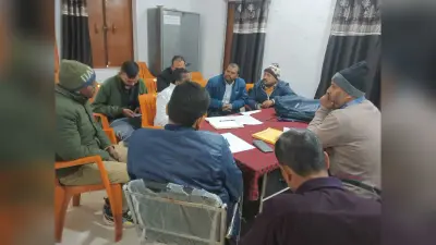 पंचायत सरकार भवन निर्माण की धीमी गति पर बीडीओ ने लगायी फटकार