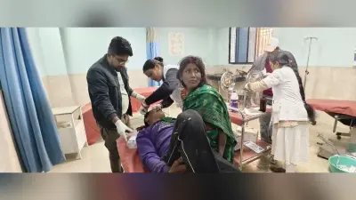 ई-रिक्शा पलटने से ससुर-दामाद जख्मी, ससुर की हालत गंभीर