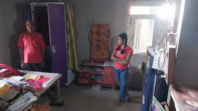 गोदरेज तोड़कर लाखों की चोरी