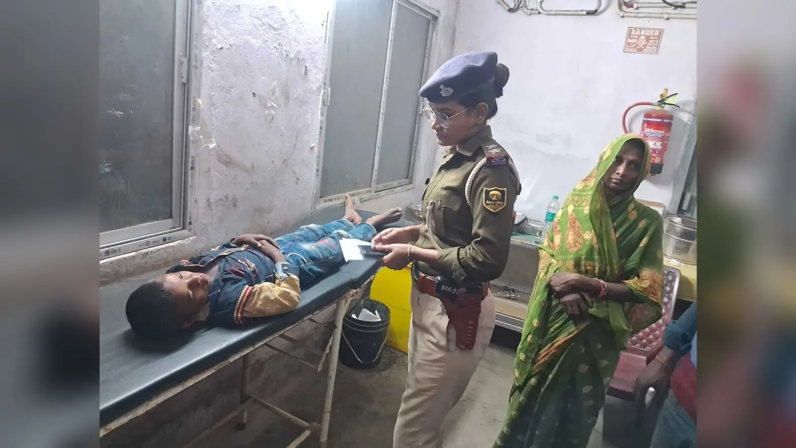 विद्यालय के छत से गिर कर छात्र घायल
