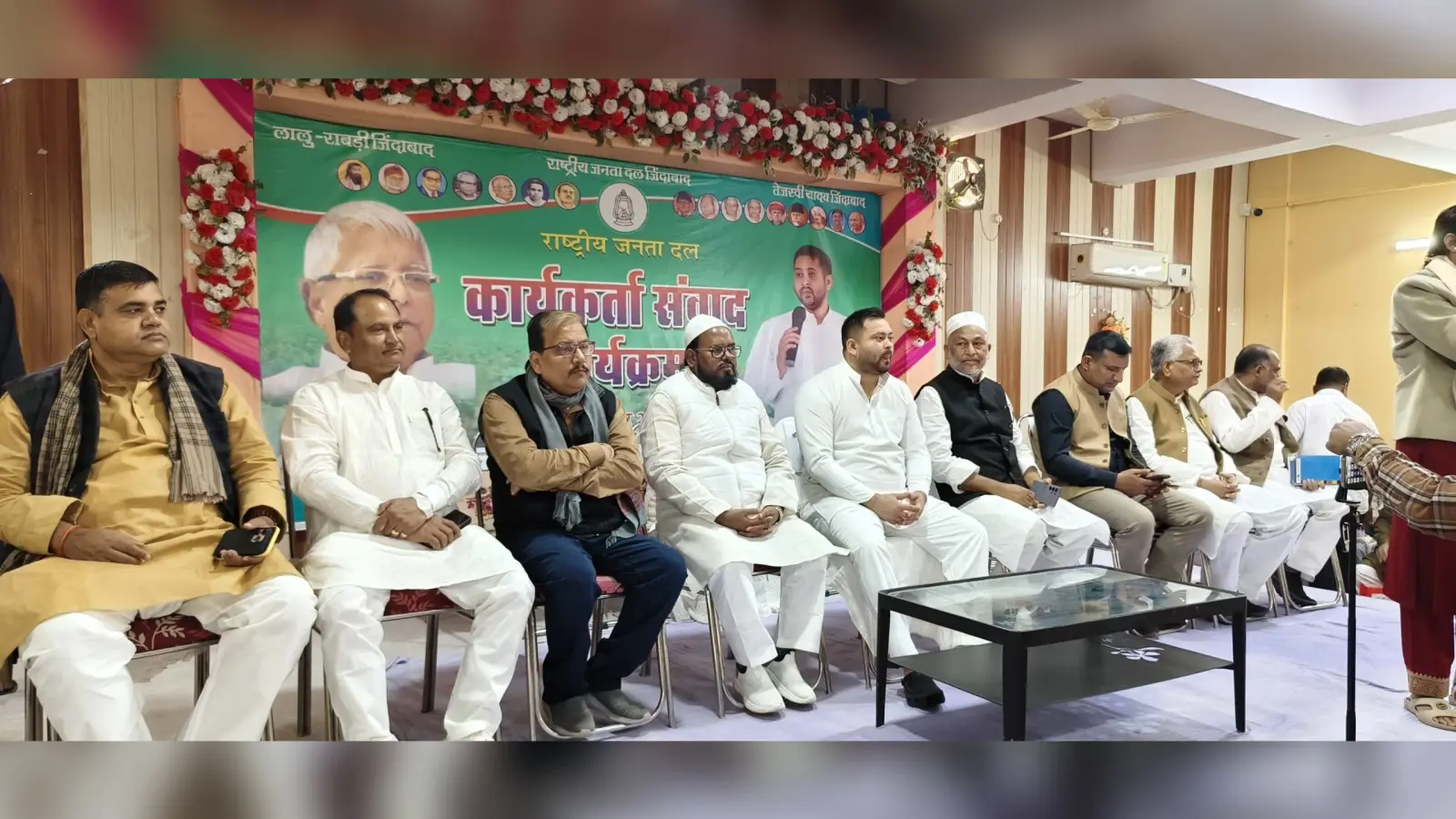 कार्यकर्ता संवाद सह दर्शन कार्यक्रम में तेजस्वी ने कार्यकर्ताओं की सुनीं बातें, कहा पार्टी की विचारधारा को जन-जन तक पहुंचाये
