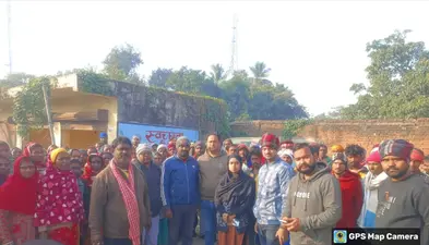 नगर पंचायत अध्यक्ष के आश्वासन के बाद सफाई कर्मियों ने तोड़ी हड़ताल