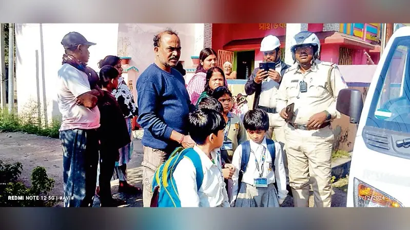 ट्रैफिक पुलिस ने नशे में धुत पूलकार चालक को पकड़ा