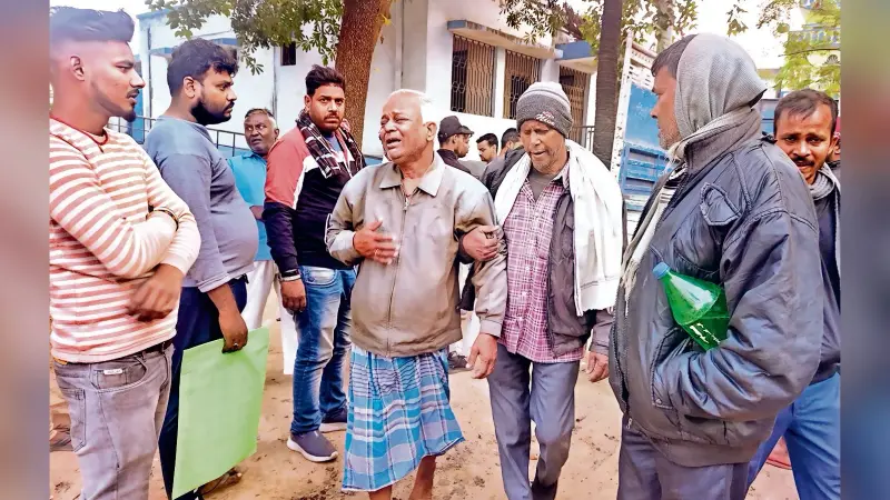 ट्रक ने बाइक सवार मामा-भांजा समेत तीन को रौंदा, एक की मौत