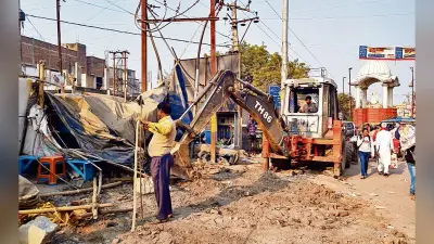 hajipur news. अतिक्रमण पर चला प्रशासन का डंडा, वाहन चालकों से वसूला गया 1.24 लाख रुपये जुर्माना