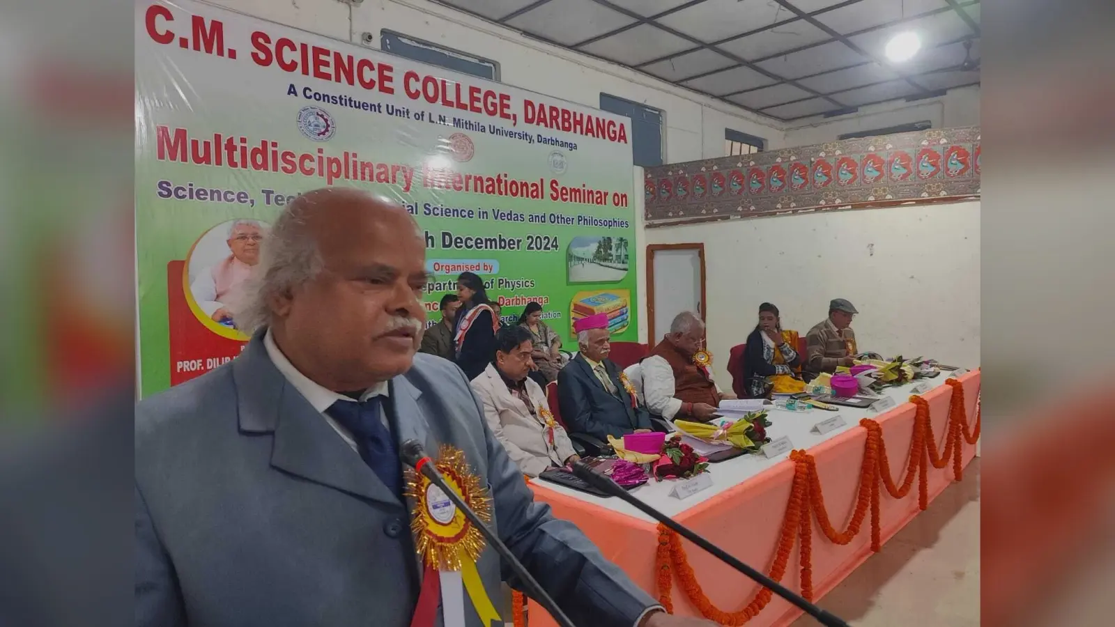 Darbhanga News: वर्तमान समय में हो रहे शोध कार्यों को वेद के सिद्धांतों से जोड़ने की आवश्यकता