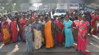 Bokaro News: सेक्टर-12 : पानी की मांग को लेकर झोपड़पट्टी के लोगों ने की दो घंटे सड़क जाम