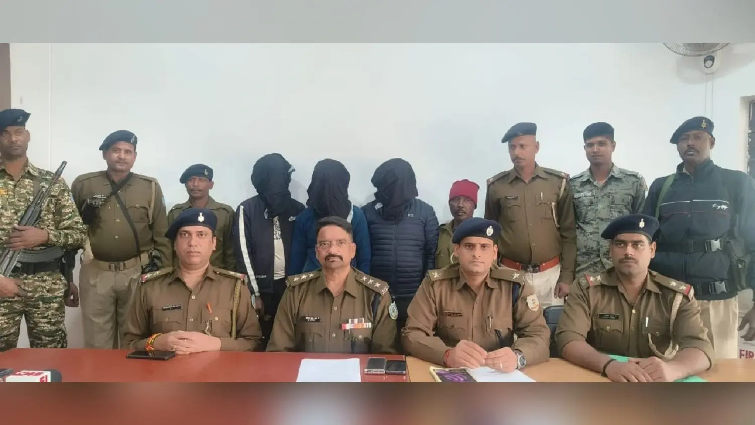 Bokaro News: चोरी के टायर व बैट्री बरामद, तीन गिरफ्तार