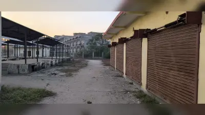 Giridih News: फुटपाथ से दुकानें हटाकर वेंडिंग जोन में शिफ्ट नहीं करा सका निगम