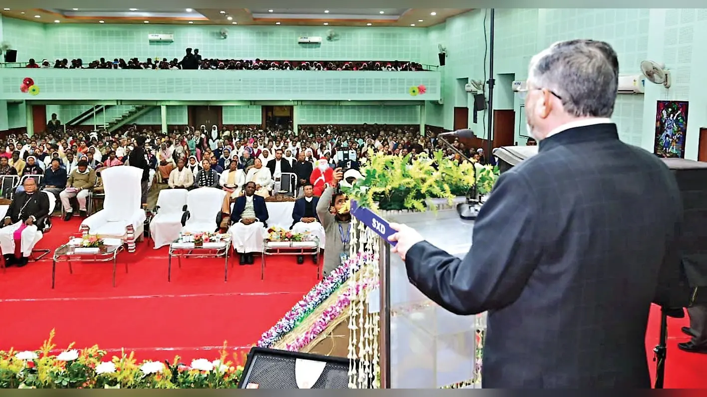 ranchi news : प्रभु ईसा मसीह का जीवन प्रेम, करुणा और सेवा का संदेश देता है : राज्यपाल