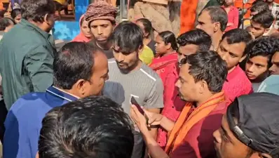 हनुमान जी की प्रतिमा हटाने पहुंचे नप ईओ व दंडाधिकारी बैरंग लौटे