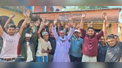 विद्यालय में अनियमितता को लेकर ग्रामीणों ने किया आक्रोश- प्रदर्शन