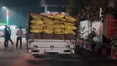पिकअप पर लदे उर्वरक की एएसओ ने की जांच, सही पाये जाने पर वाहन को किया मुक्त