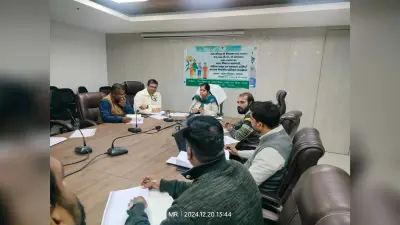 Deoghar news : उप नगर आयुक्त ने कर्मियों नये भवन मालिकों से सेफ भरवाने का दिया टास्क