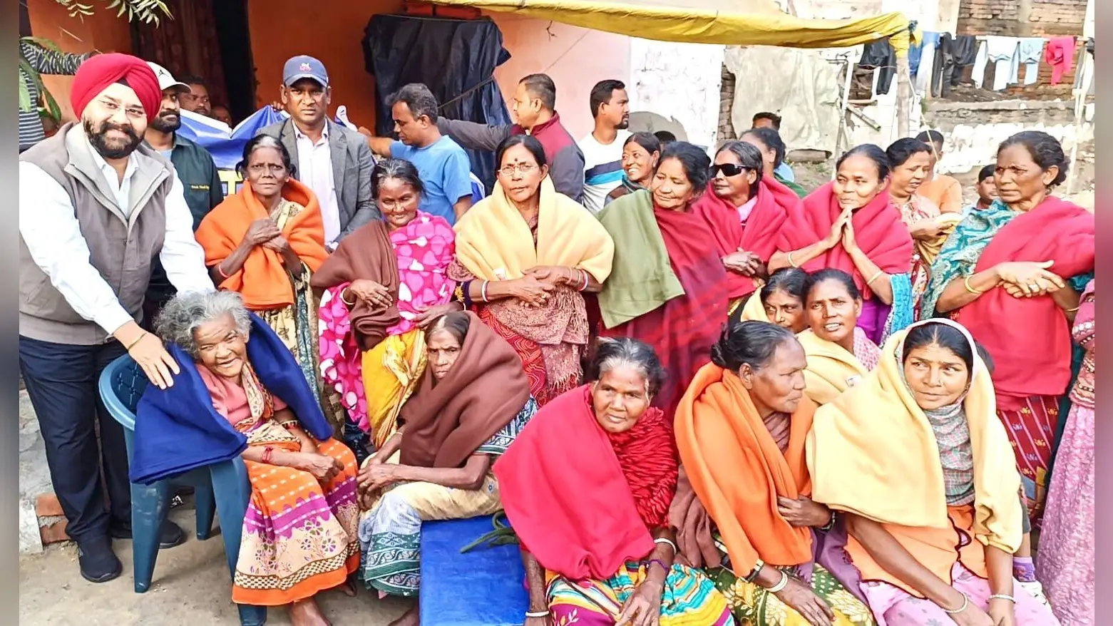 Jamshedpur news. हर-हर महादेव सेवा संघ का कंबल वितरण अभियान जारी