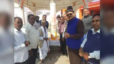 कांग्रेस कार्यकर्ताओं ने पूर्व मंत्री केएन झा को दी श्रद्धांजलि