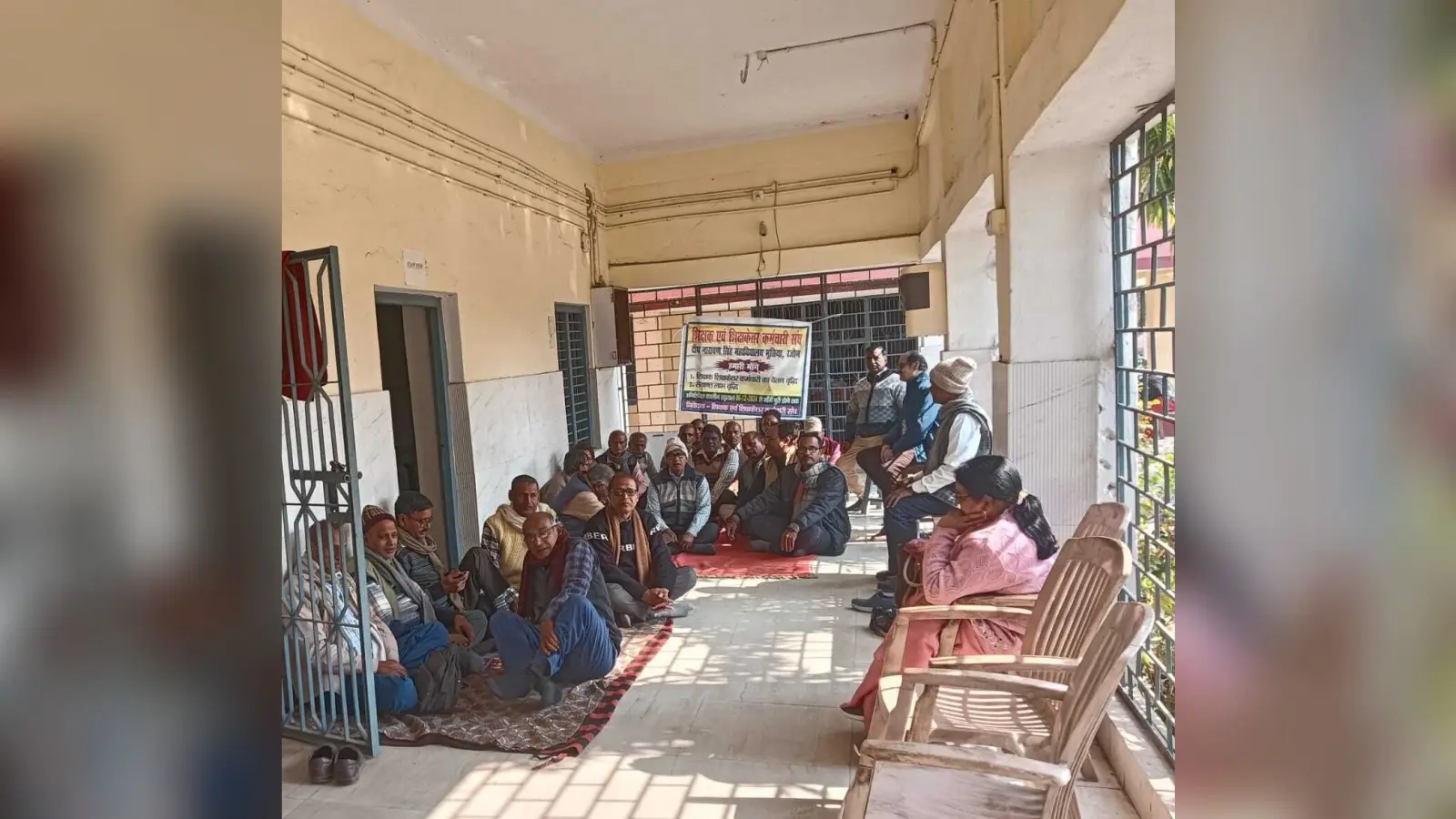 हड़ताल पर डटे हैं कॉलेज कर्मी, कार्य हो रहा प्रभावित