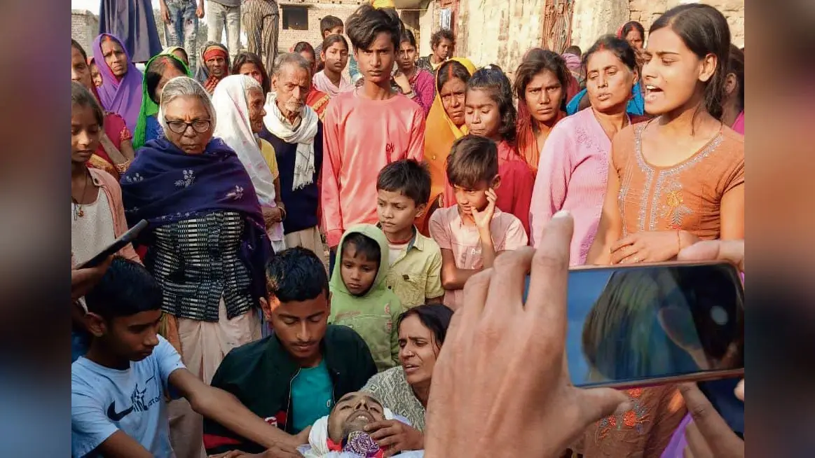 Gopalganj News : हरदिया मोड़ पर वाहन ने बाइक सवार युवक को कुचला, मौत, सैलून बंद कर घर जाने के दौरान हुआ हादसा