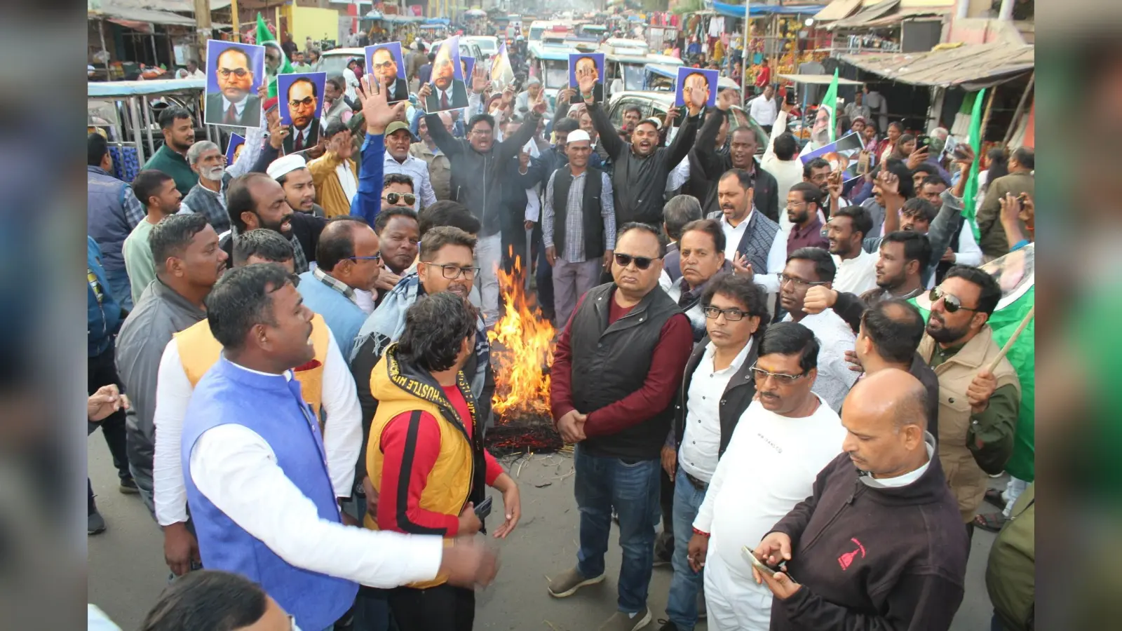 Giridih News :जगह-जगह अमित शाह का किया गया पुतला दहन