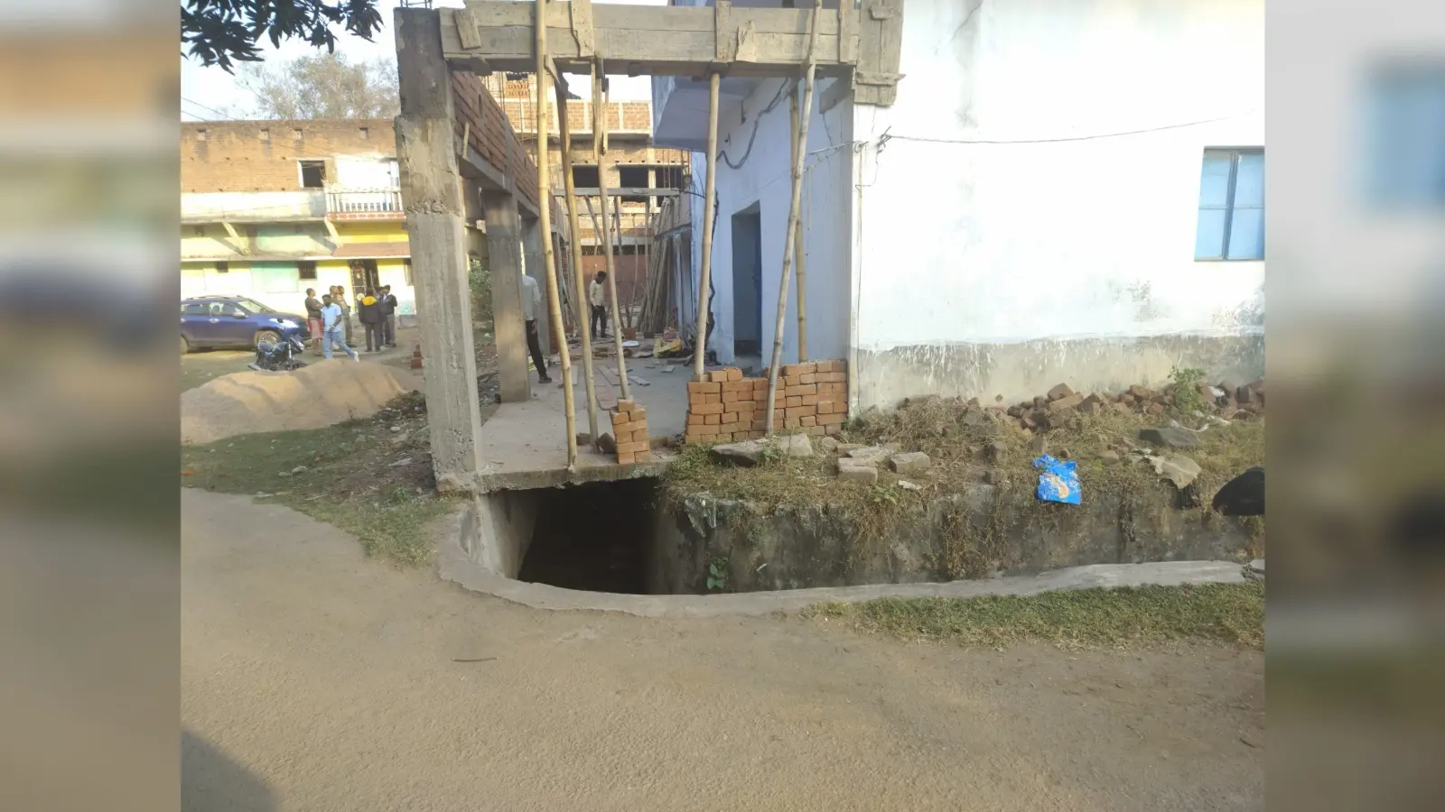 Bokaro News : नाला के ऊपर किया जा रहा था अवैध निर्माण, रोका गया