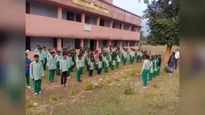 seraikela kharsawan news: कुचाई मॉडल स्कूल में शिक्षकों की कमी से कक्षाएं हो रहीं प्रभावित