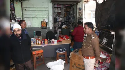 Dhanbad News: दुकान से हीरो कंपनी के नकली पार्ट्स व मोबिल बरामद