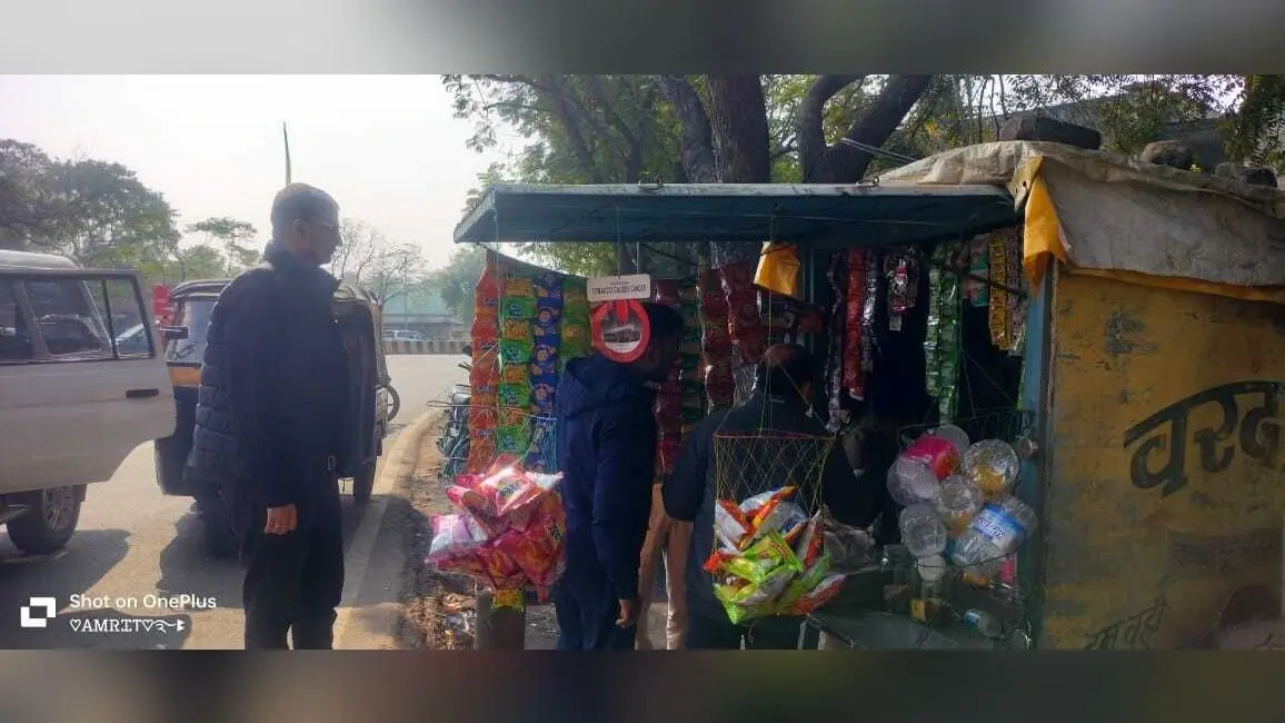 Jamshedpur news. टेल्को व गोलमुरी के स्कूलों के पास नशा का सामान बेचने वाली दुकानों के खिलाफ चला अभियान