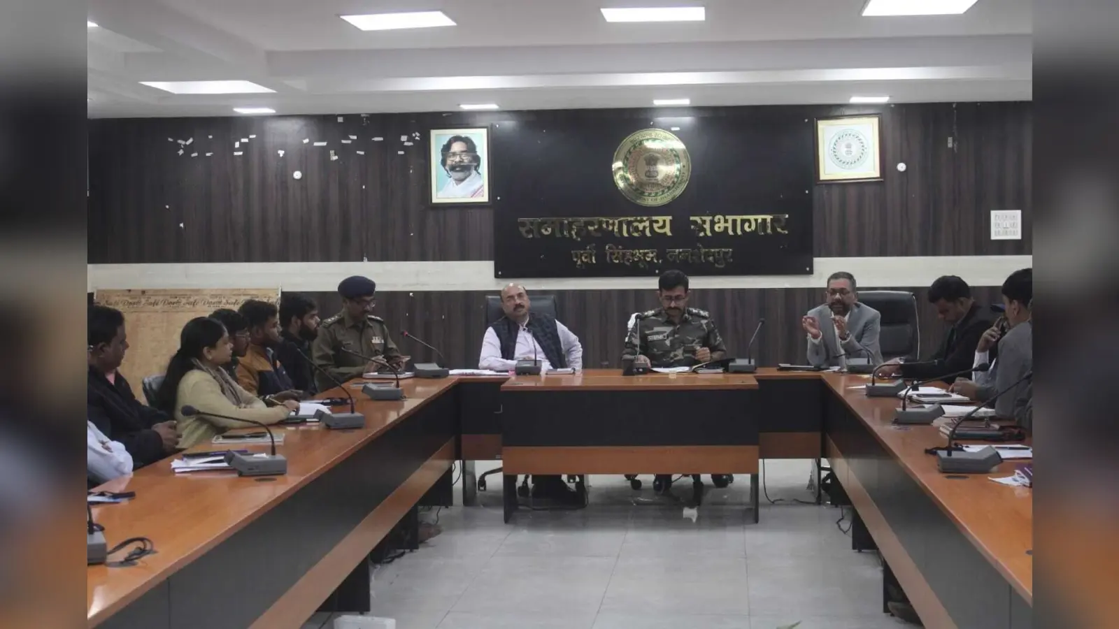 Jamshedpur news. 13 केंद्रों में आज कड़ी निगरानी में होगी चौकीदार भर्ती परीक्षा, परीक्षार्थियों को दो घंटे पहले पहुंचना होगा