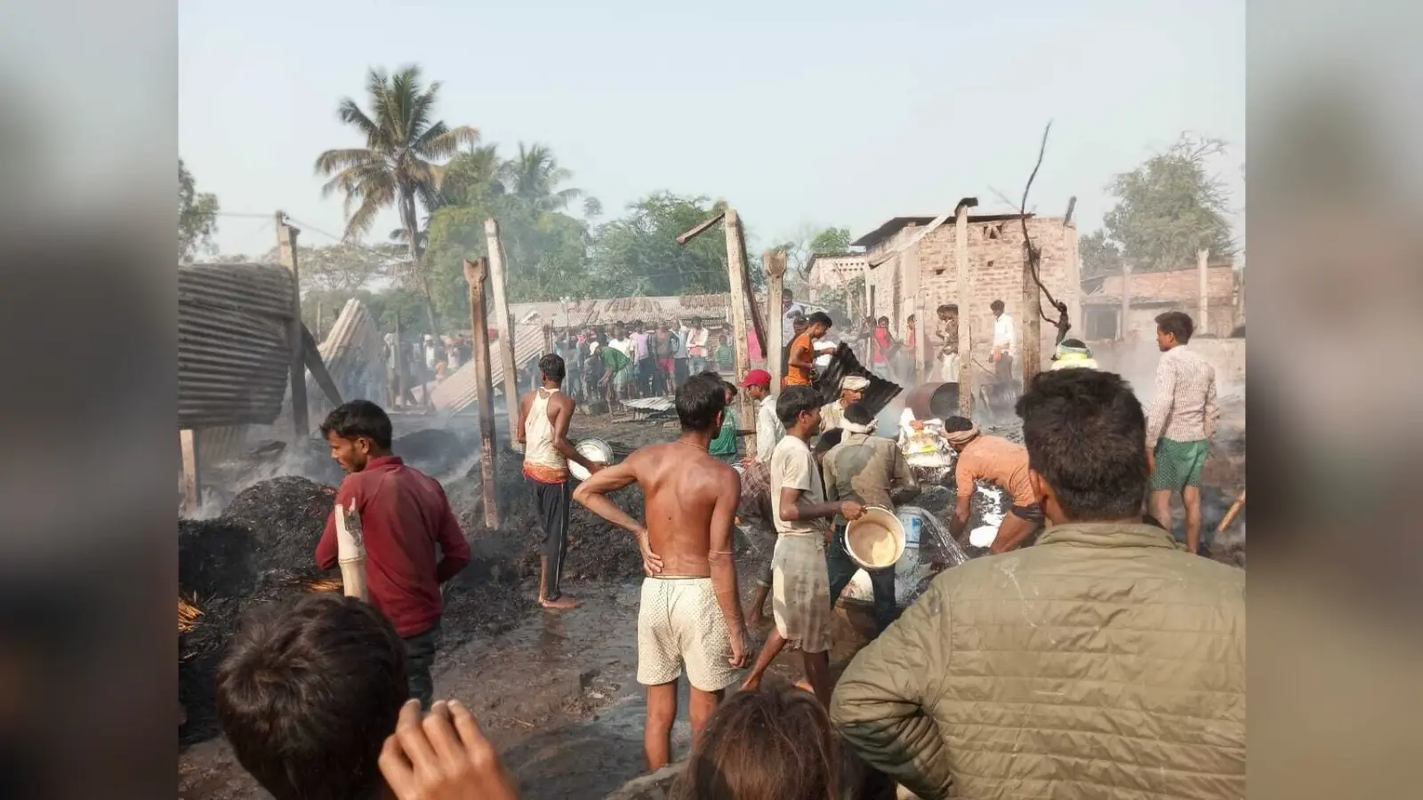 शॉर्ट सर्किट से लगी आग, 61 घर जले