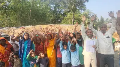 आंगनबाड़ी केंद्र को दूसरे जगह निर्माण होने से नाराज ग्रामीणों ने किया विरोध – प्रदर्शन