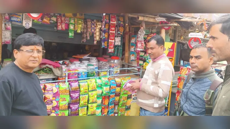 Deoghar News : बगैर चेतावनी बोर्ड लगाये तंबाकू उत्पाद बेचने वाले 12 दुकानदारों से वसूला जुर्माना