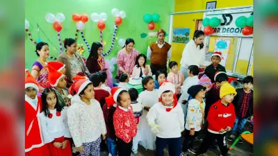 क्रिसमस : बचपन प्ले स्कूल में प्री-क्रिसमस सेलिब्रेशन, बच्चों ने की मस्ती