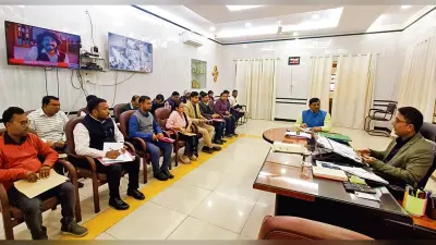 Chhapra News : सड़कों व गलियों में साफ-सफाई स्पष्ट दिखनी चाहिए, नहीं तो होगी कार्रवाई : डीएम