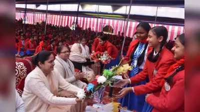 कार्मेल स्कूल में मना क्रिसमस उत्सव, प्रभु यीशु को ट्रिब्यूट दिया