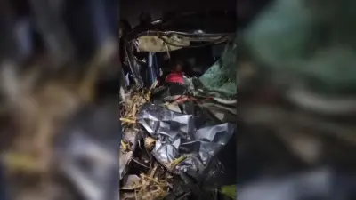 गन्ना लदे ट्रैक्टर से टकराई कार, दो की हालात गंभीर