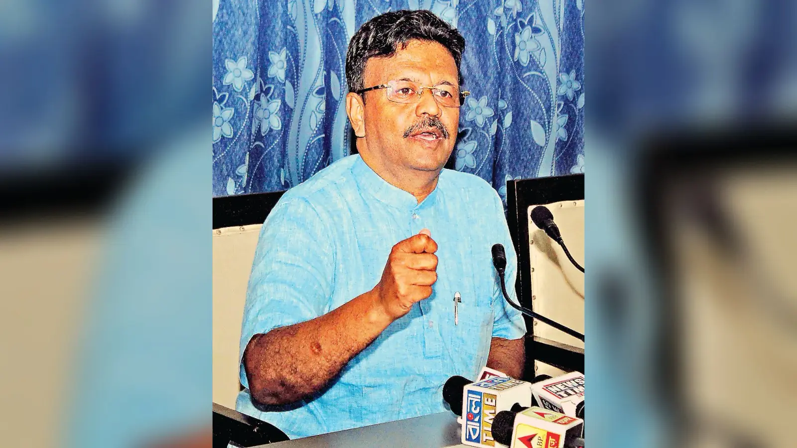 कोलकाता निगम के मेयर फिरहाद ने पूछा : बार-बार झोपड़ियों में ही आग क्यों लग रही है
