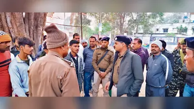 Gaya News : उत्पाद विभाग की गाड़ी के धक्के से महुआ तस्कर घायल, अस्पताल में हंगामा व तोड़फोड़