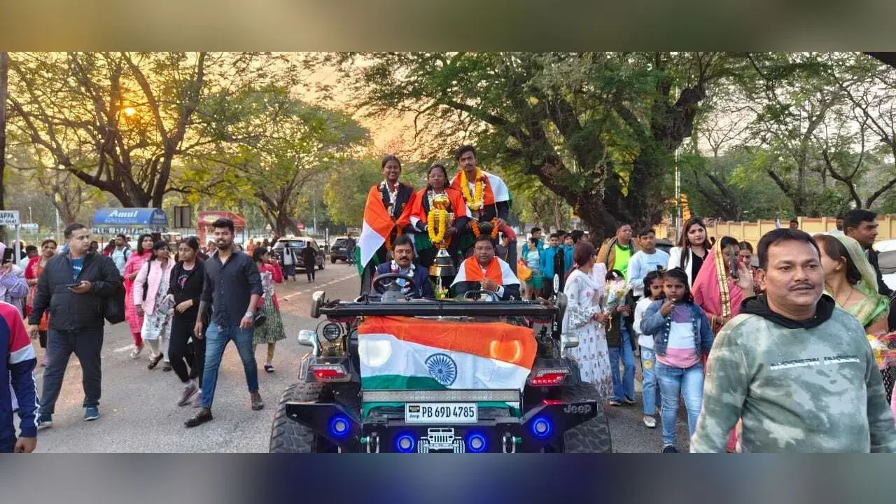 रोलबॉल खिलाड़ी व कोच का जोरदार स्वागत