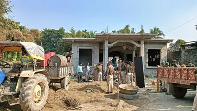 स्मैक कारोबारी के घर छापामारी करने गये पुलिस टीम पर कारोबारी के परिजनों ने किया पथराव, एक सअनि घायल.