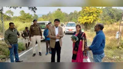 East Singhbhum News : स्वास्थ्य केंद्र में गायब मिले कर्मी, एमओआइसी बोड़ाम को शो-कॉज
