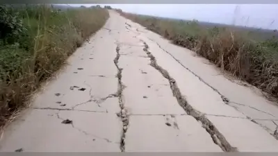 मिल्की-अभयपुर जर्जर सड़क से परेशान हो रहे राहगीर