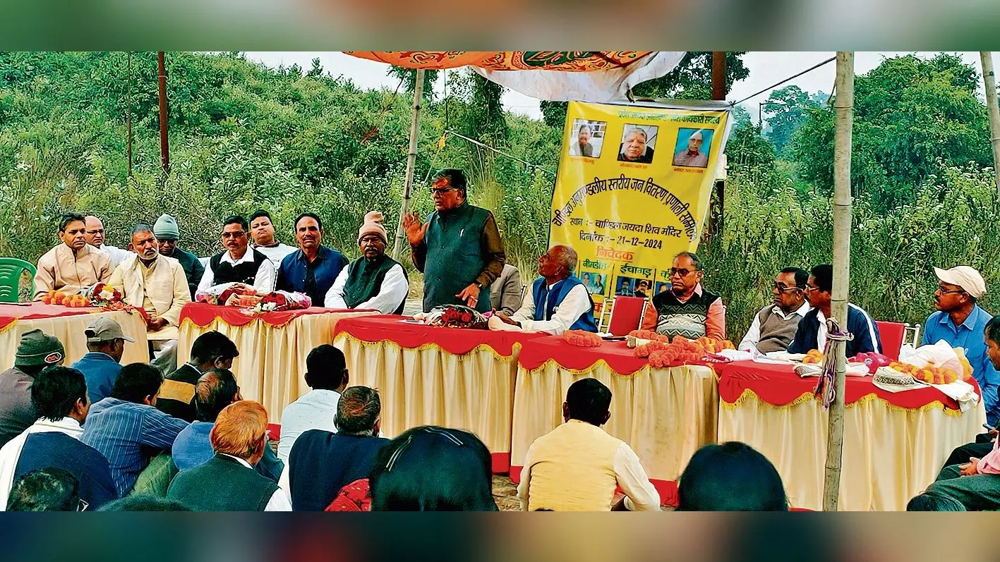 Saraikela Kharsawan new: राशन डीलरों ने कहा- वजन से कम मिलता है चावल, लाभुकों की नाराजगी झेलनी पड़ती है