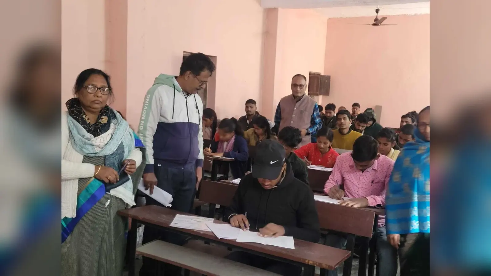 एसएनएस महिला महाविद्यालय में फस्ट सेमेस्टर की परीक्षा शुरू
