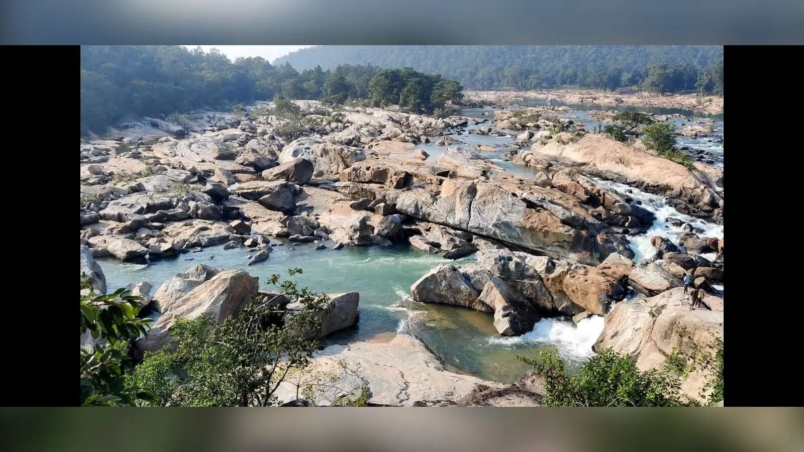 मनोरम वादियों के बीच उलुंग जलप्रपात है आकर्षक