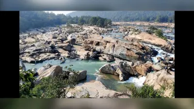 मनोरम वादियों के बीच उलुंग जलप्रपात है आकर्षक
