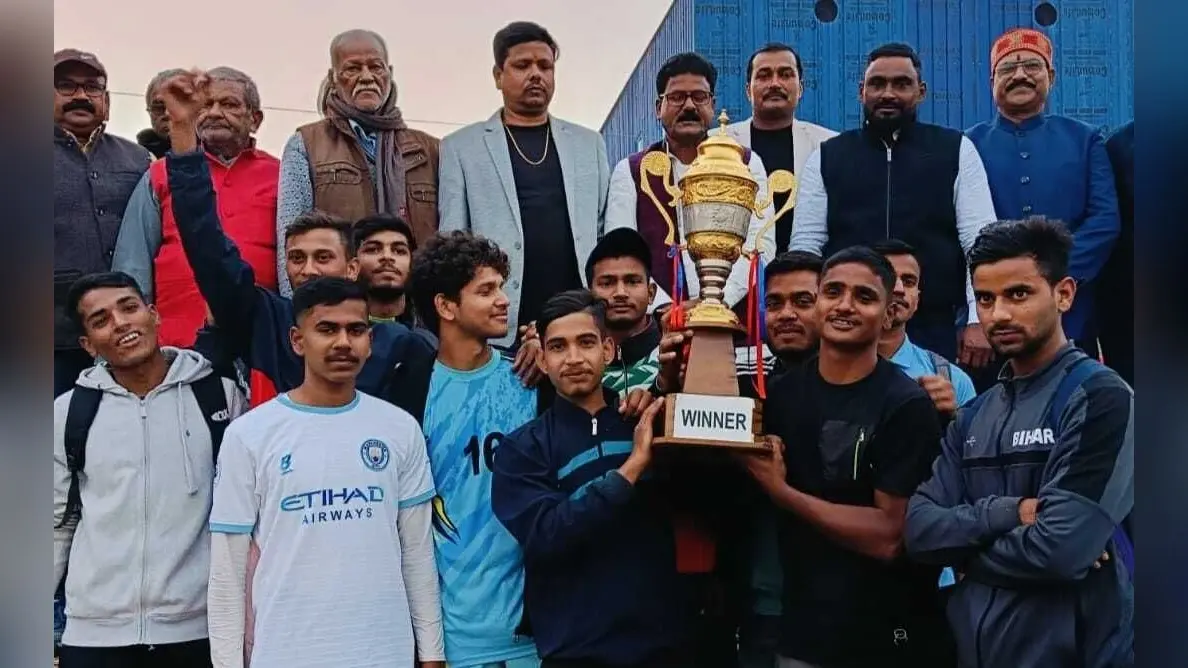 कापड़ी मेमोरियल फुटबॉल टूर्नामेंट के फाइनल में शीतलपुर बना चैंपियन