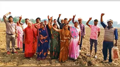 Gaya News : ग्रामीणों ने सड़क निर्माण का काम कराया बंद, जेसीबी को किया क्षतिग्रस्त